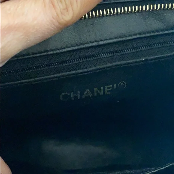 AUTHENTIC Chanel Caviar Quilted Medallion Tote 👜 - Picture 3 of 5